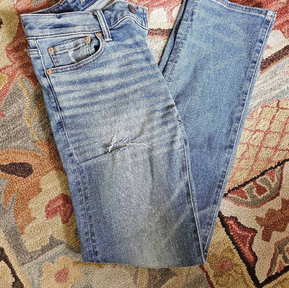 American Eagle Airflex Slim Straight distressed 28x32 Never worn